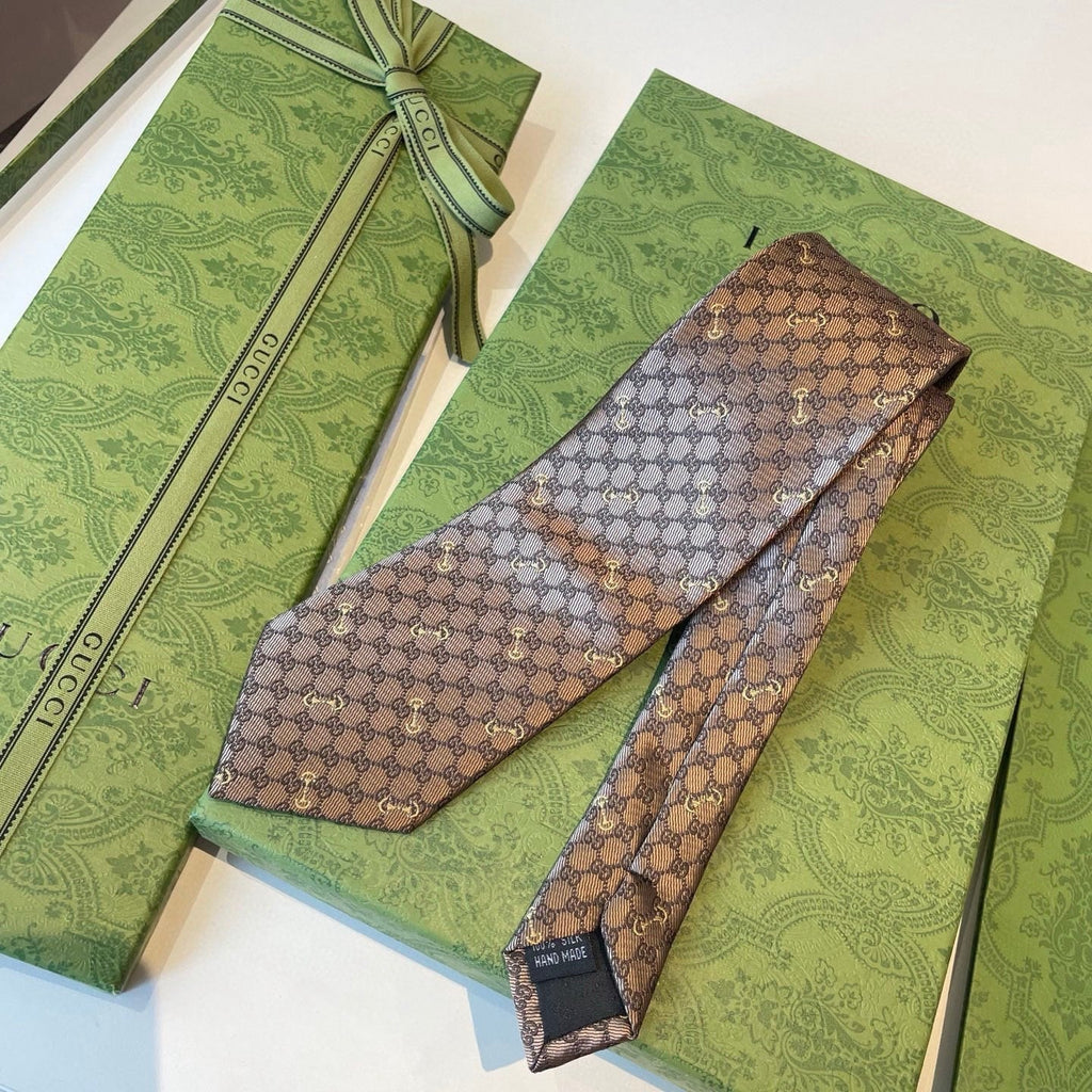 Gucci Style Men's GG Diamond Jacquard Silk Tie - Detail Image 5