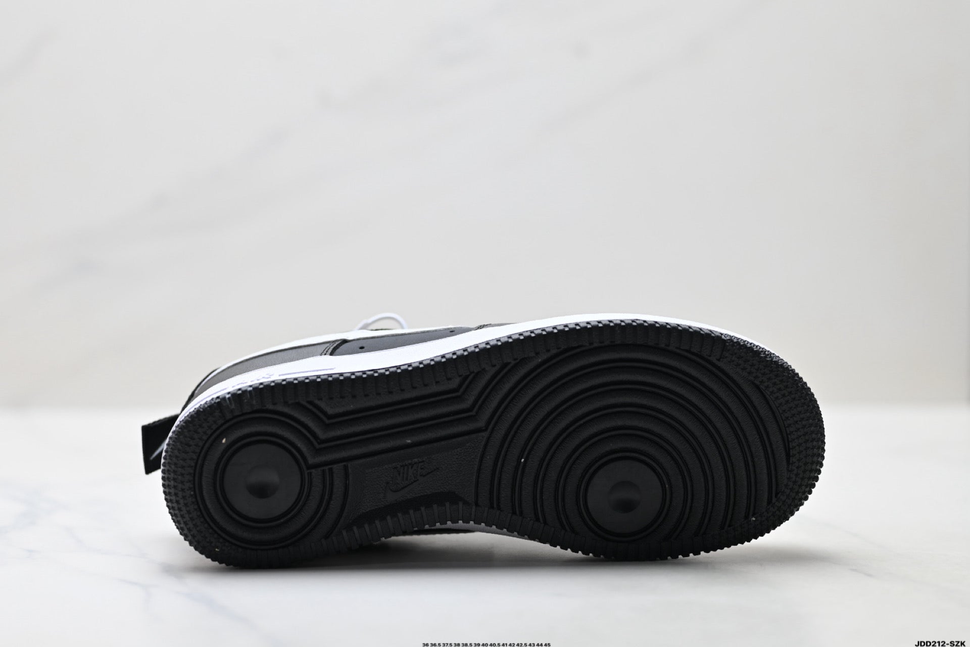 Nike Air Force 1 '07 LV8 Low-Top Sneakers – Black/White