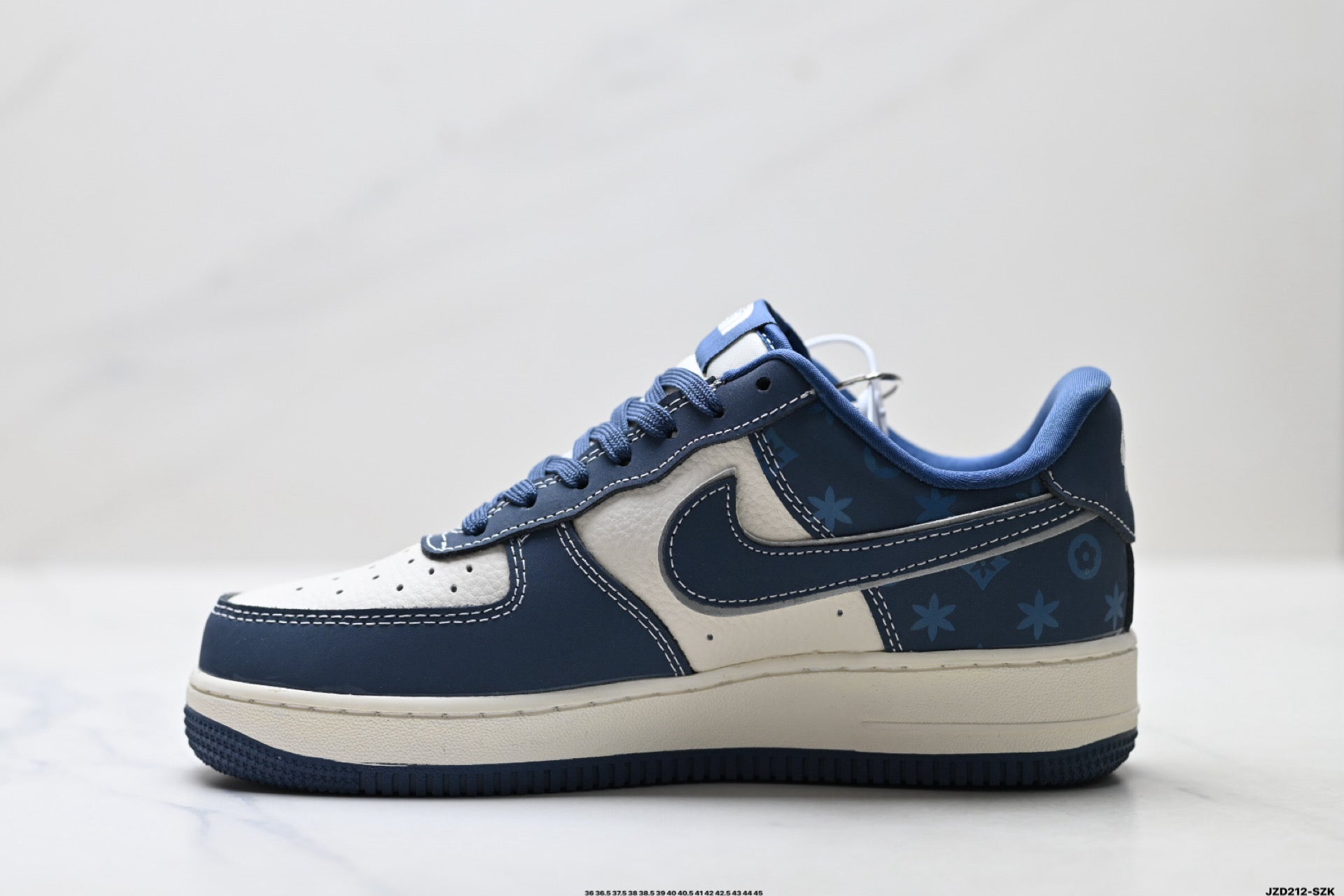 Nike Air Force 1 '07 LV8 Graphic Low-Top Sneakers – Navy/White
