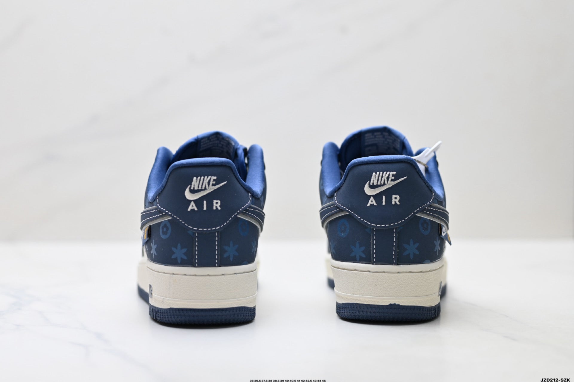 Nike Air Force 1 '07 LV8 Graphic Low-Top Sneakers – Navy/White