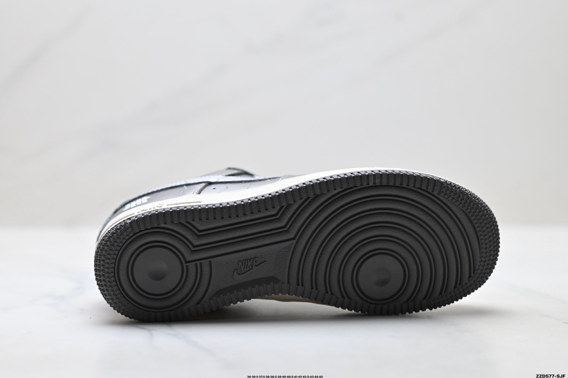 Nike Air Force 1 '07 LV8 Cracked Graphic Low-Top Sneakers – Metallic Grey
