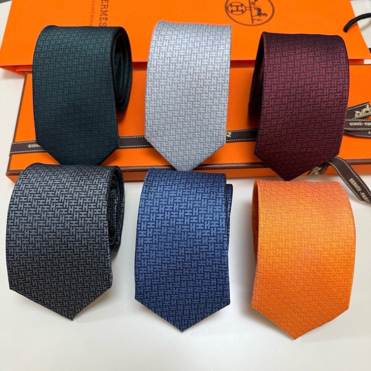 Hermès Style Men's Textured Silk Tie - Main Image