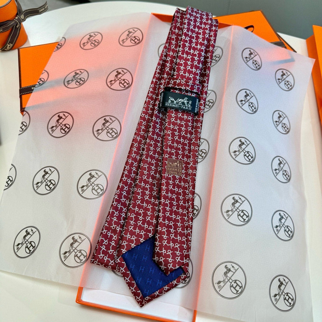 Hermes Style Men's Houndstooth Pattern Silk Tie - Detail Image 4