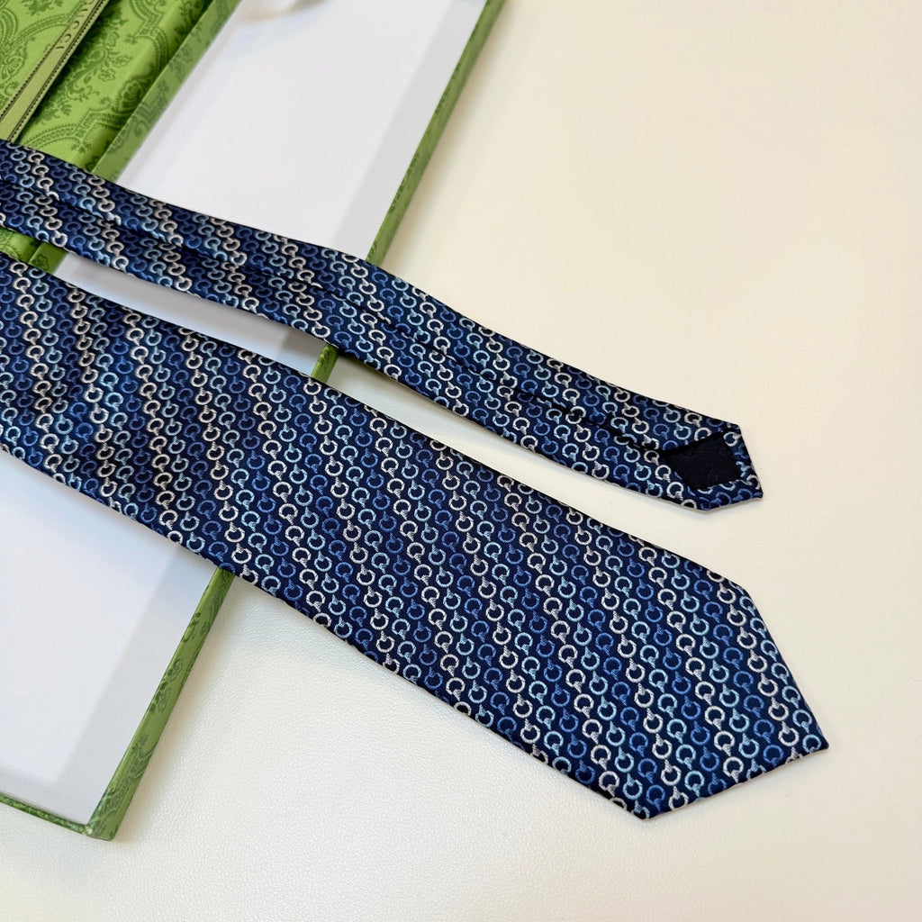 Gucci Style Men's Chain Stripe Jacquard Silk Tie - Detail Image 3