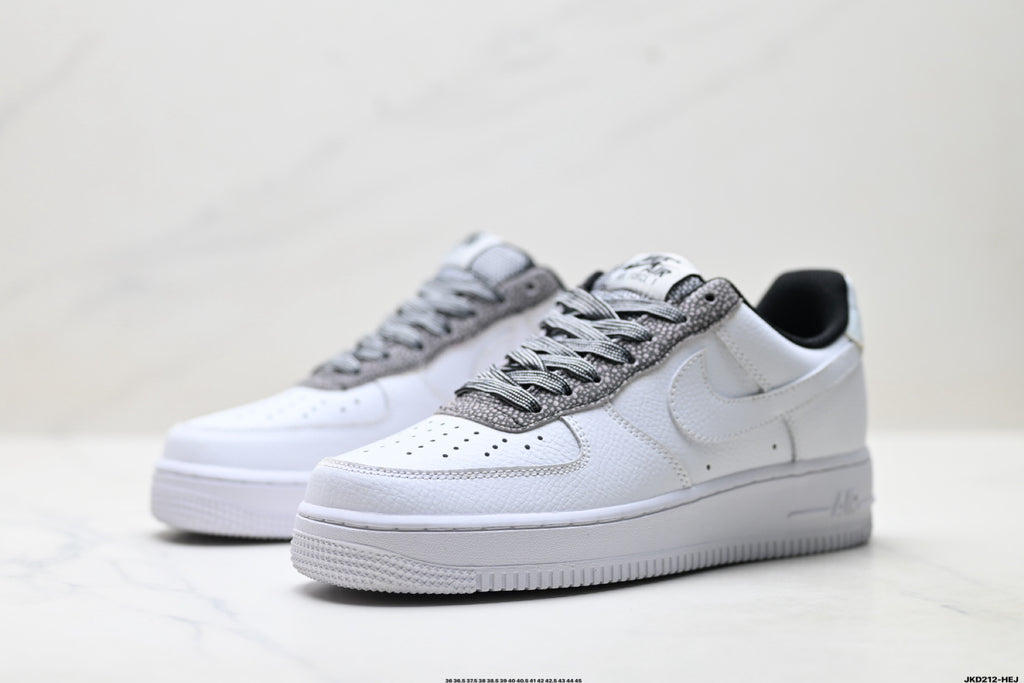 Nike Air Force 1 ’07 Low-Top Sneakers