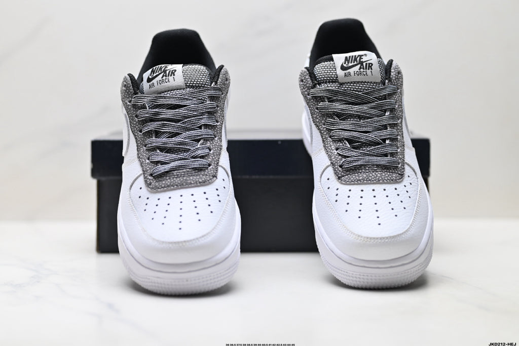 Nike Air Force 1 ’07 Low-Top Sneakers