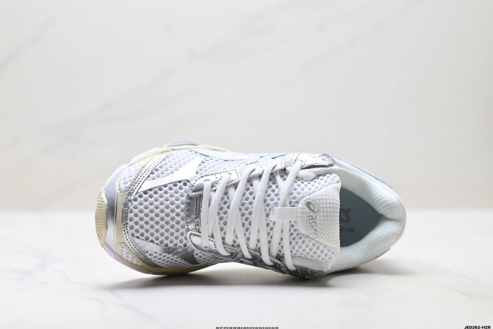 ASICS GEL-Cumulus 16 Running Shoes