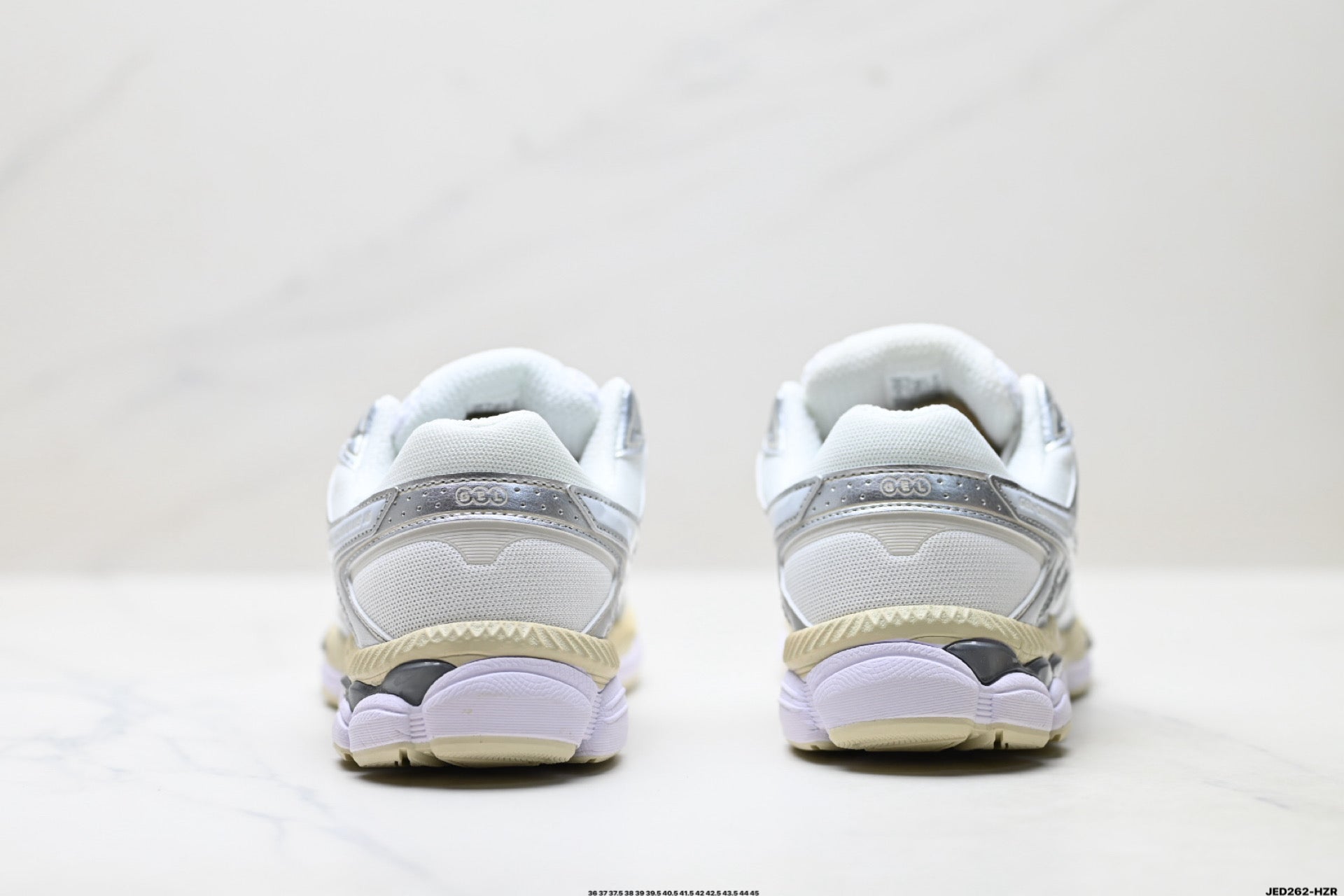 ASICS GEL-Cumulus 16 Running Shoes
