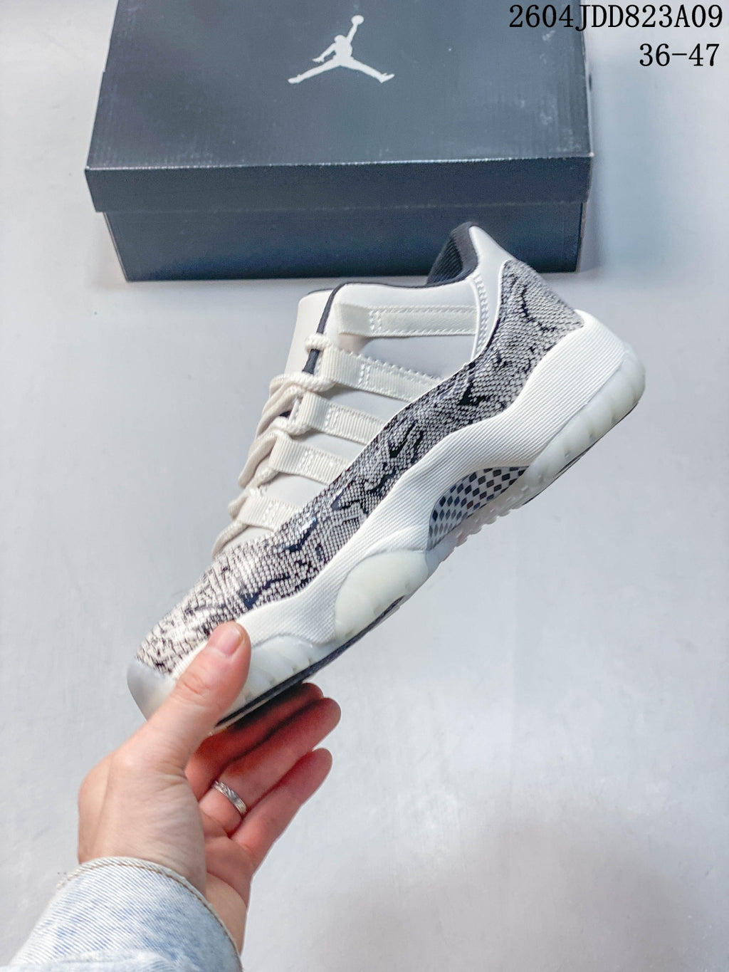 Air Jordan 11 Retro White Snakeskin Unisex Sneakers Style 04 detail view 2