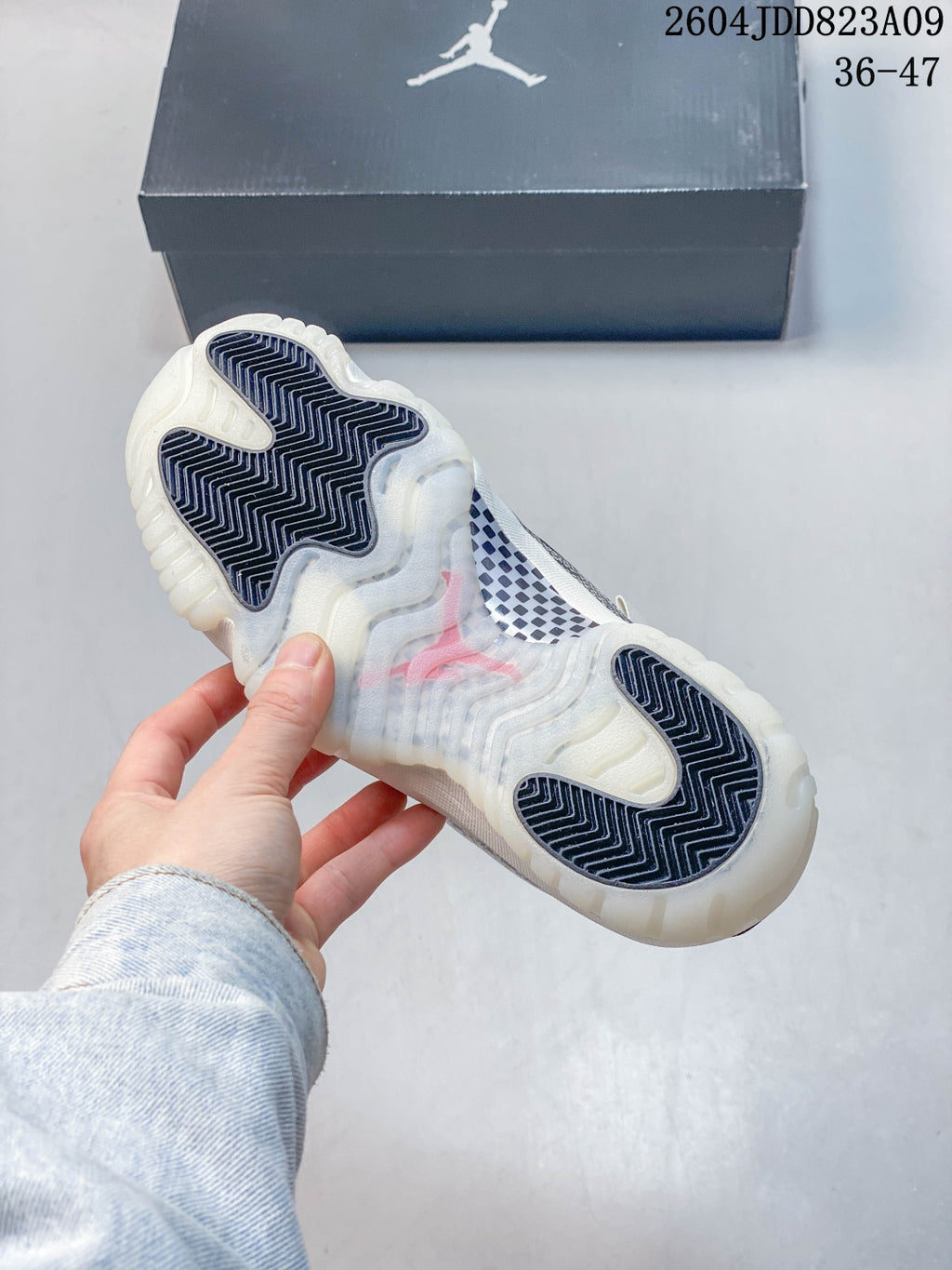 Air Jordan 11 Retro White Snakeskin Unisex Sneakers Style 04 detail view 4