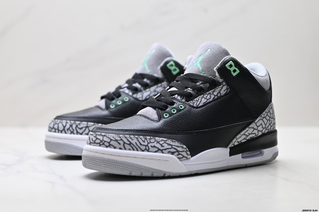 Air Jordan 3 Retro Black Green Cement sneakers detail view 4