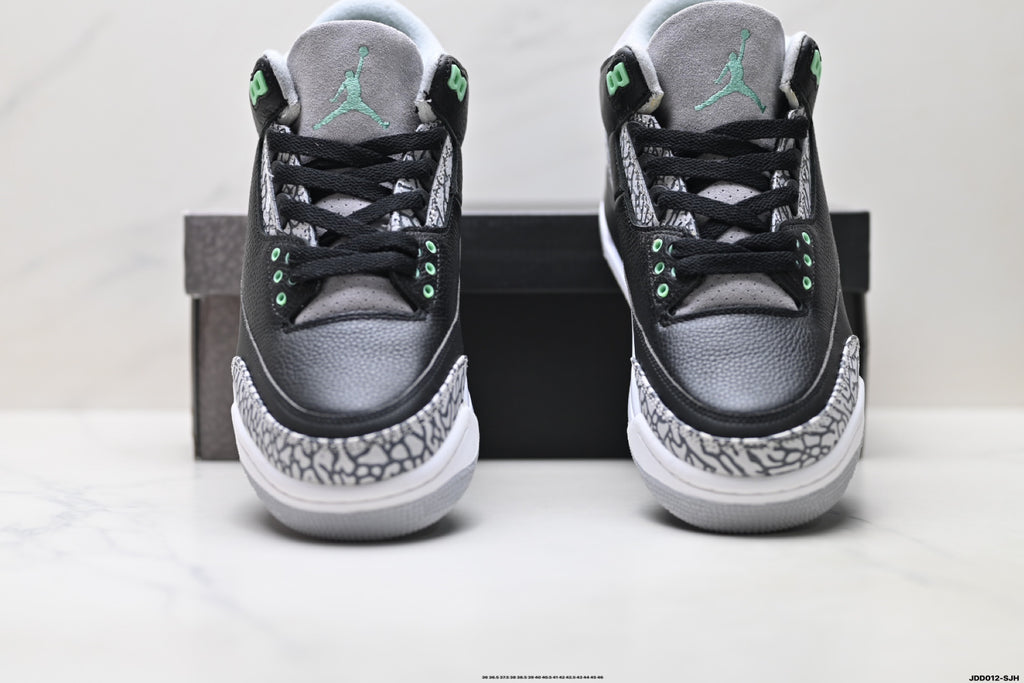 Air Jordan 3 Retro Black Green Cement sneakers detail view 7