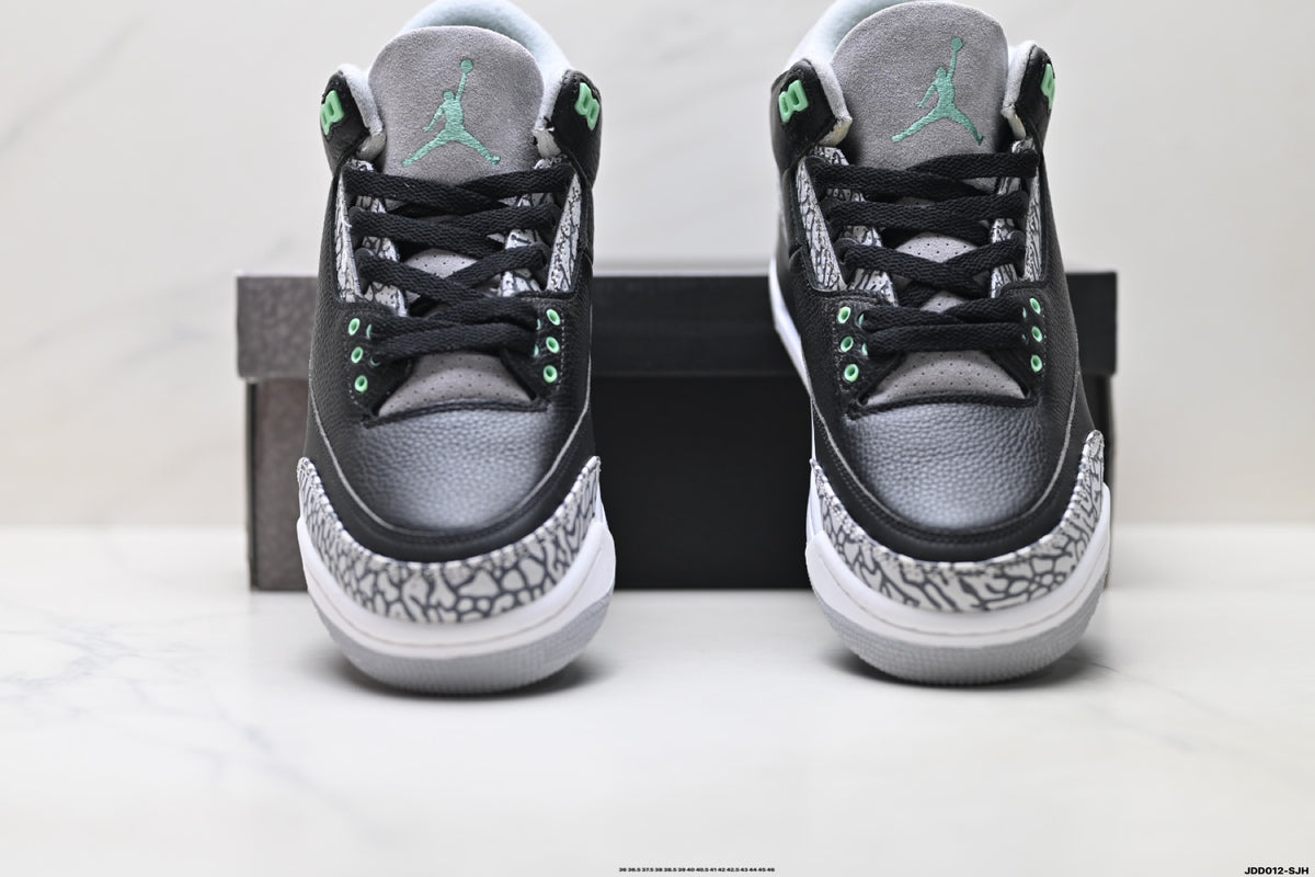 Air Jordan 3 Retro Black Green Cement sneakers detail view 7