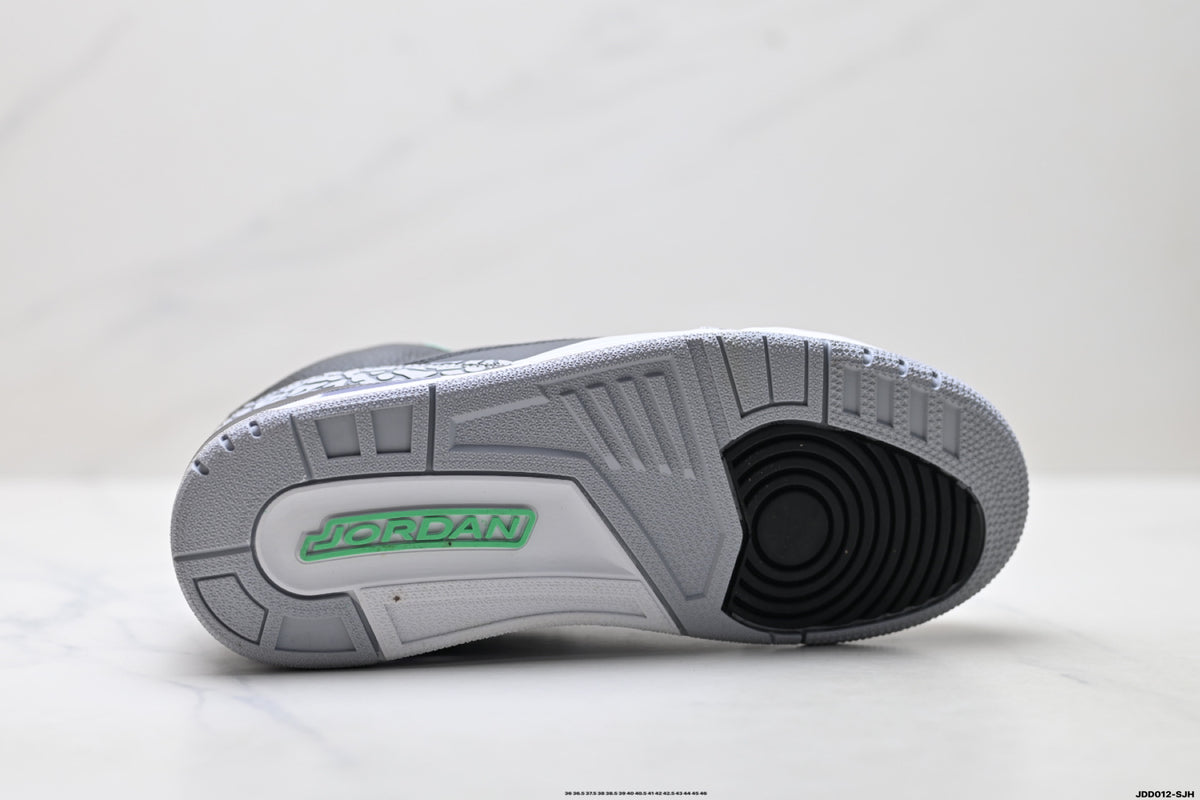 Air Jordan 3 Retro Black Green Cement sneakers detail view 8
