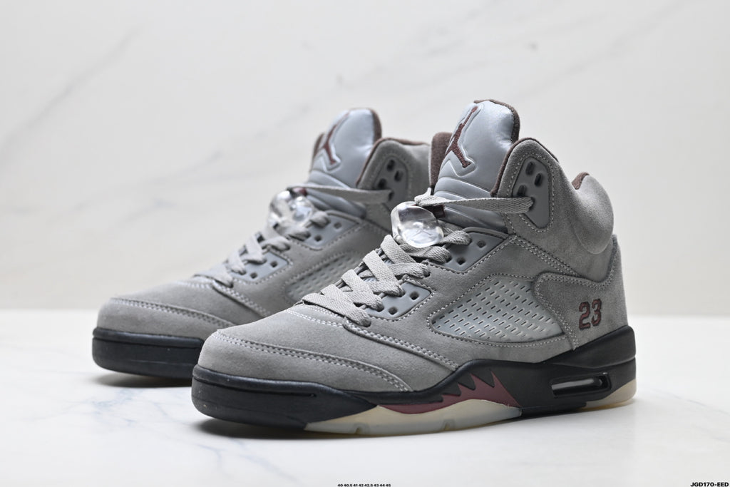 Air Jordan 5 Retro Wolf Grey Black Sneakers detail view 4