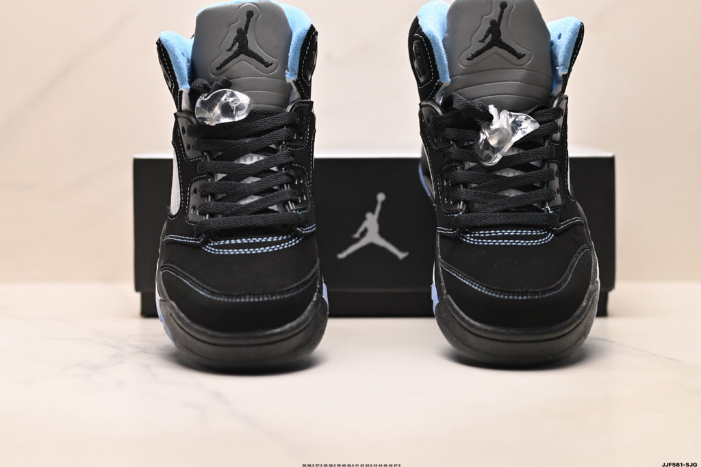Air Jordan 5 Retro Black University Blue Sneakers detail view 7