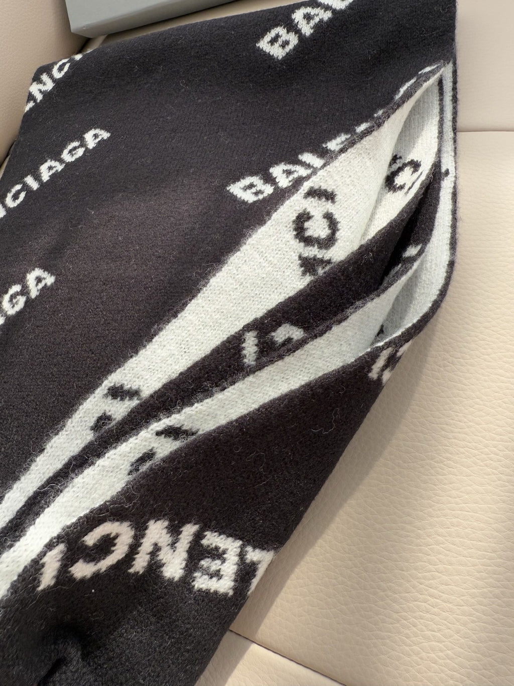Balenciaga Style Reversible Logo Knit Scarf product detail 7