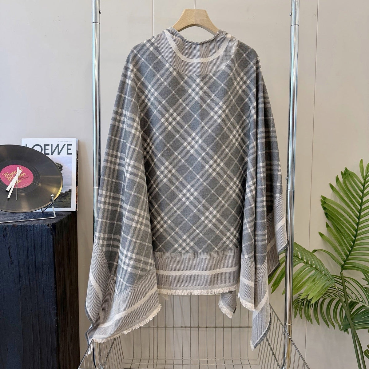 Burberry Style Reversible Plaid Cape Shawl product detail 8