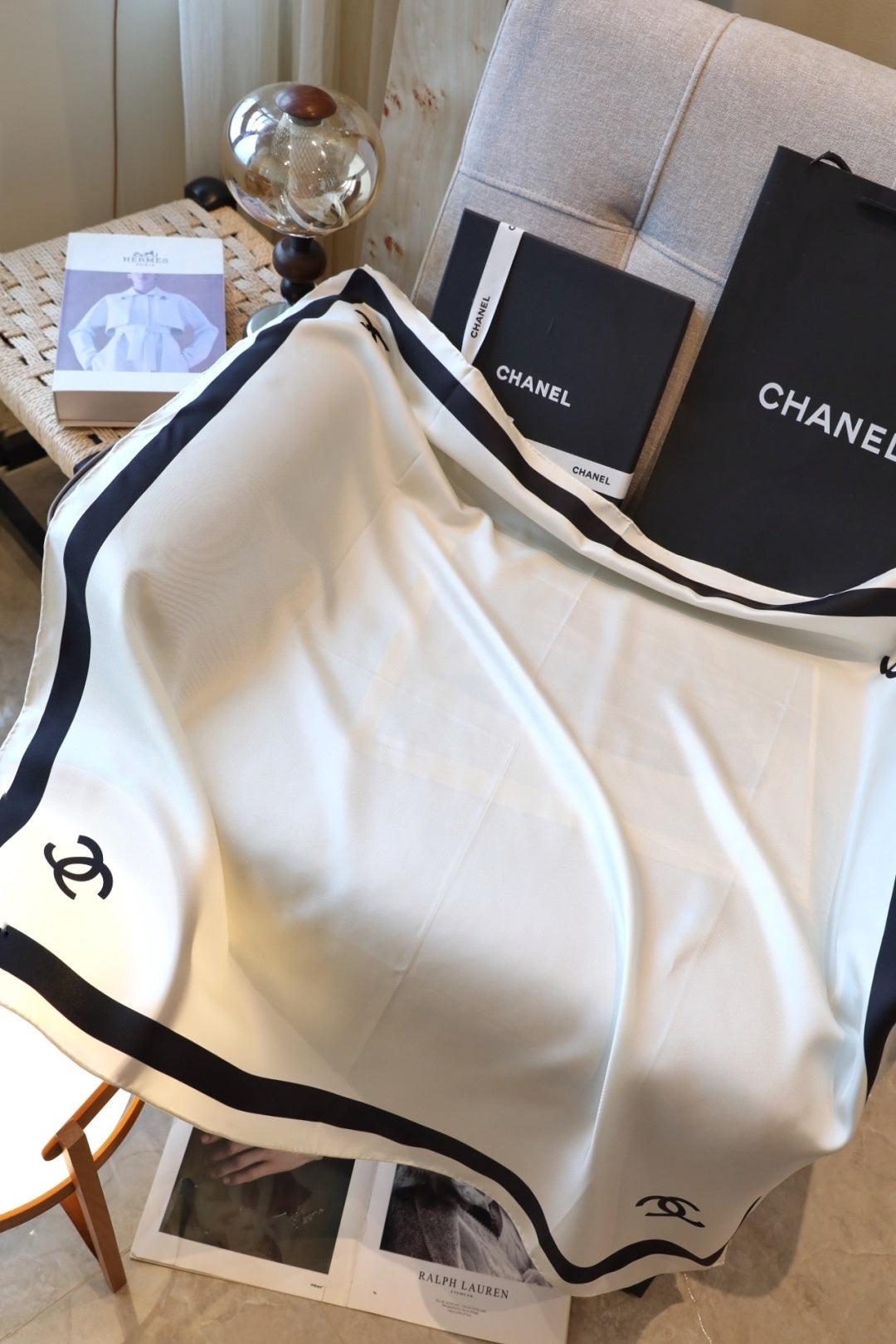 Chanel Style Contrast-Border Lightweight Shawl product detail 5