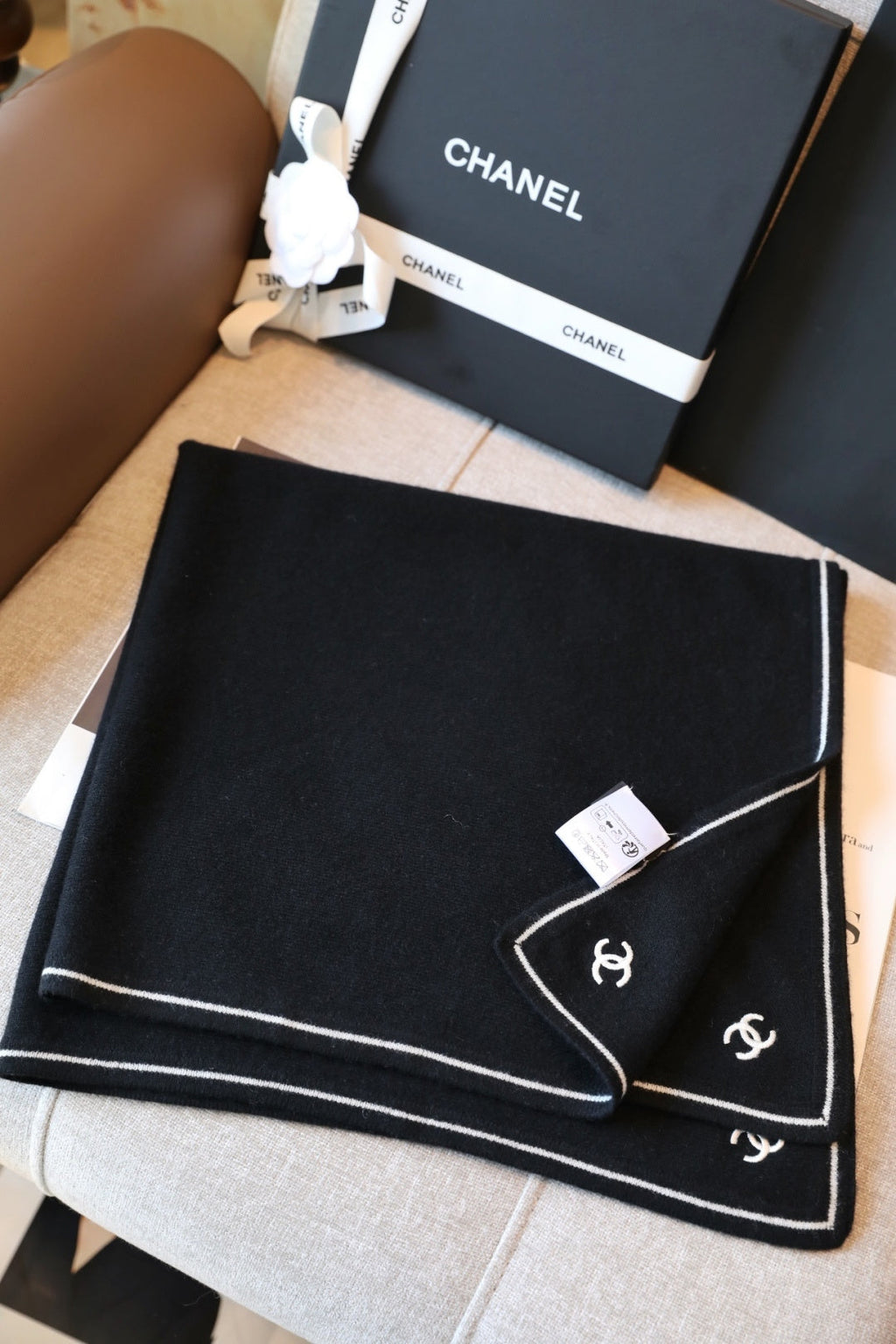 Chanel Style Contrast-Border Logo Scarf product detail 6