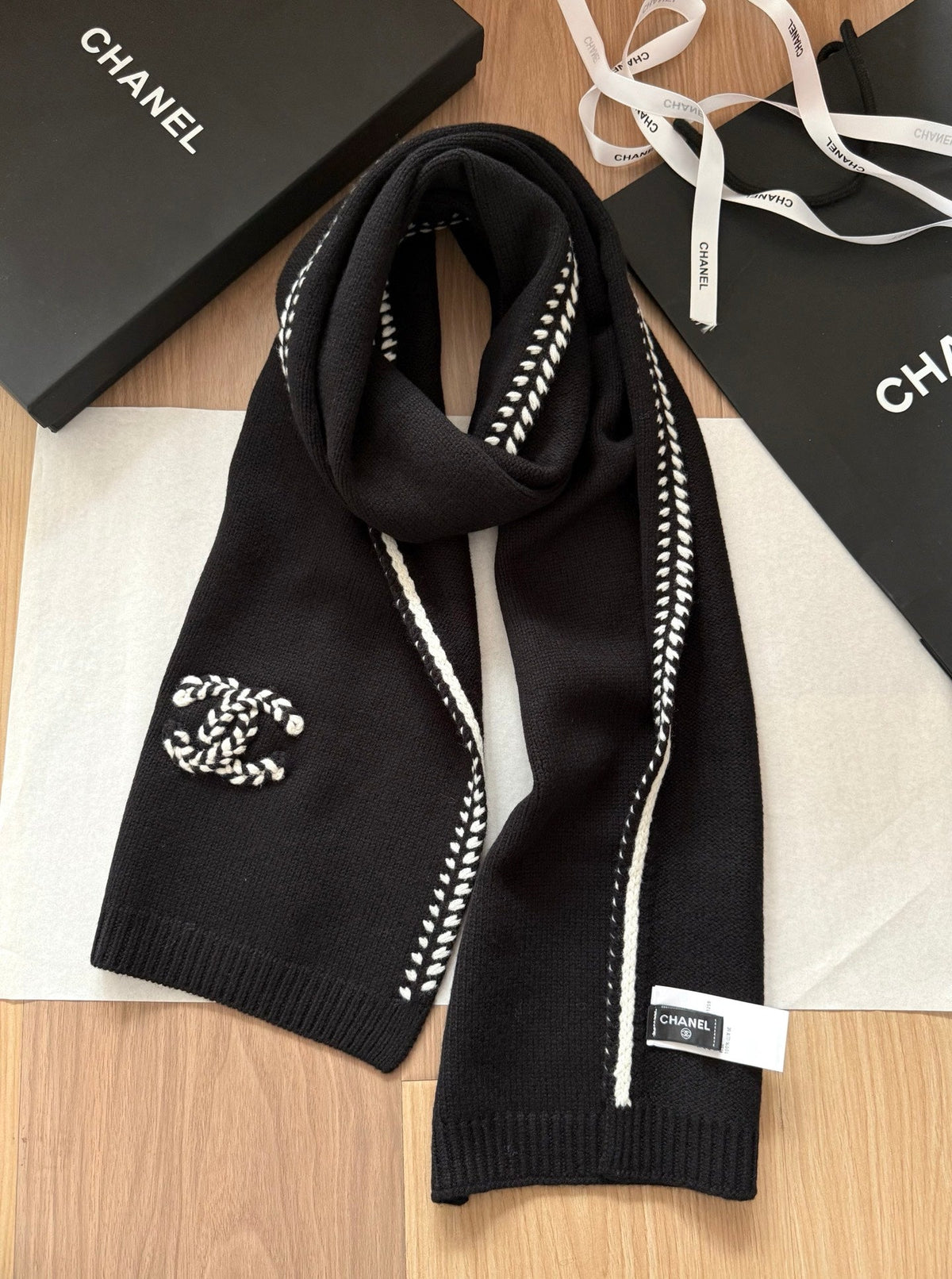 Chanel Style Contrast-Edge Knit Scarf product detail 2