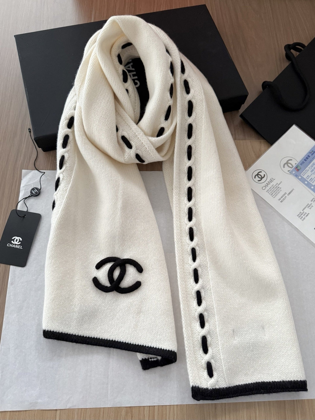 Chanel Style Contrast-Stitch Knit Scarf product detail 4