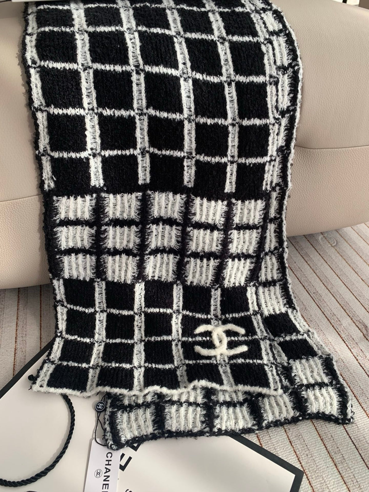 Chanel Style Fuzzy Windowpane Plaid Scarf product detail 4