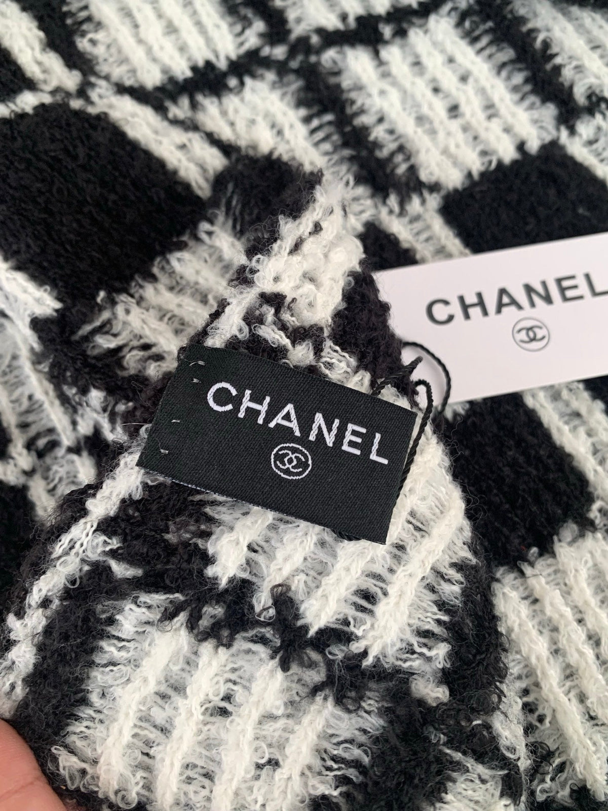 Chanel Style Fuzzy Windowpane Plaid Scarf product detail 6