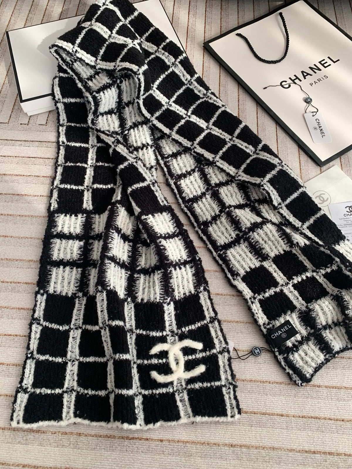 Chanel Style Fuzzy Windowpane Plaid Scarf product detail 7