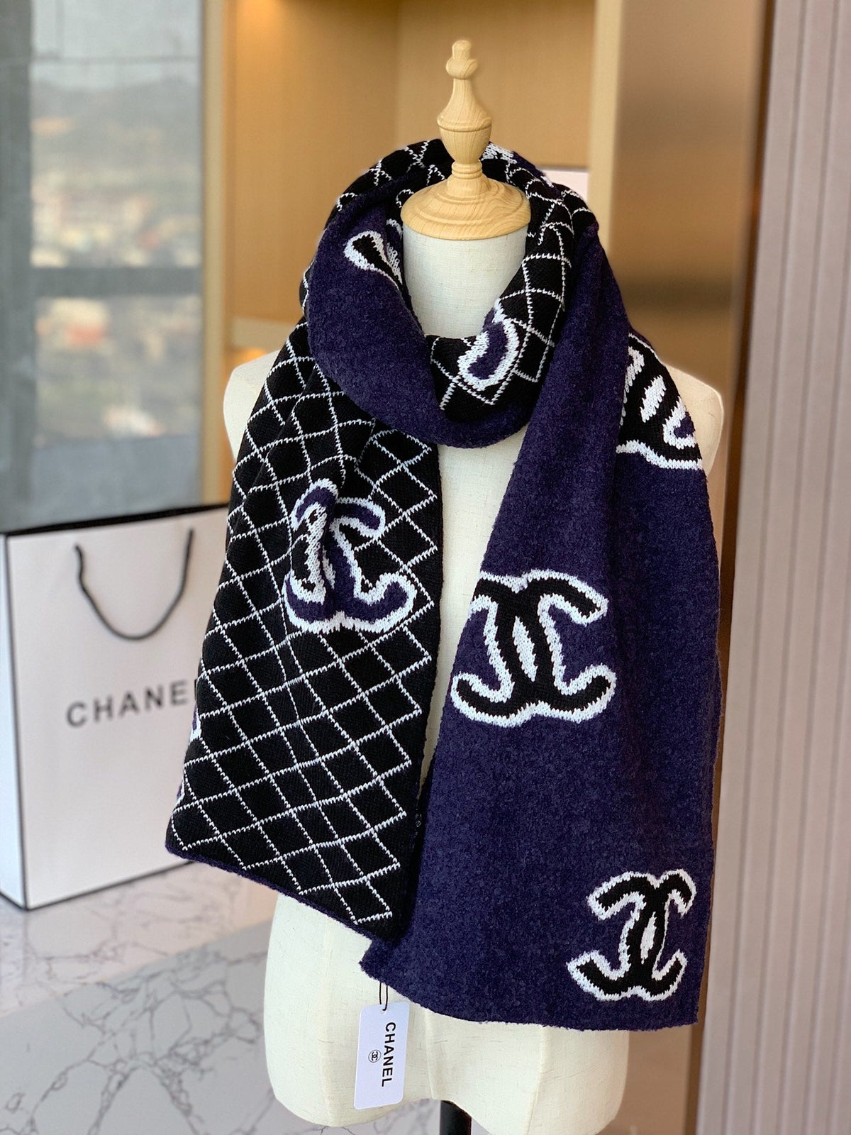 Chanel Style Reversible Plush Diamond Logo Scarf product detail 5