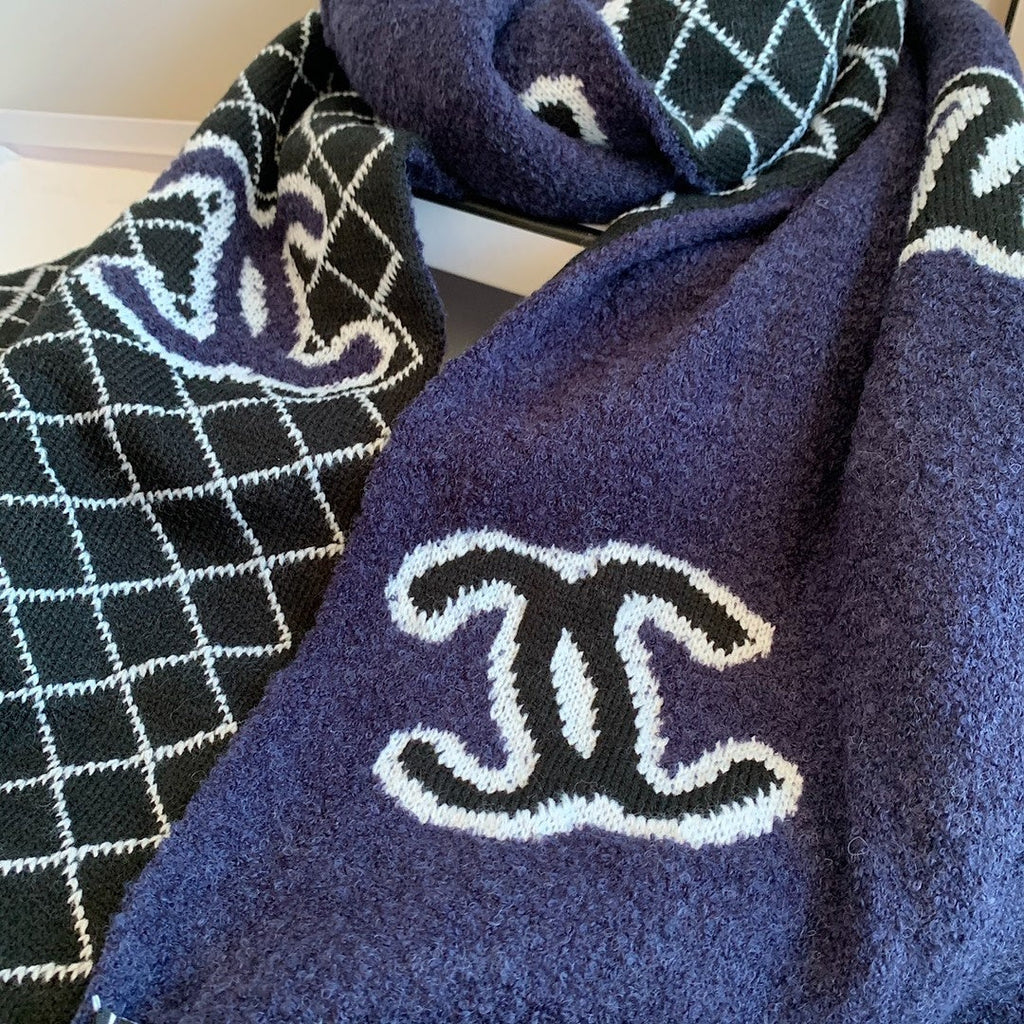 Chanel Style Reversible Plush Diamond Logo Scarf product detail 6