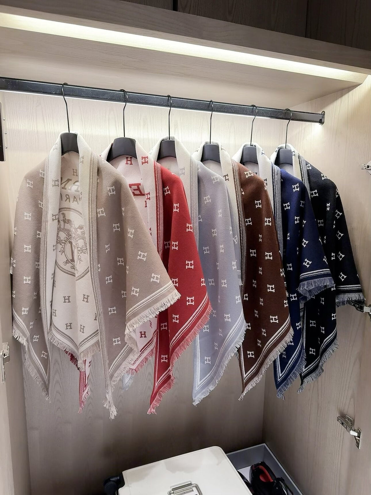 Hermes Style Reversible Equestrian Cape Shawl product detail 2