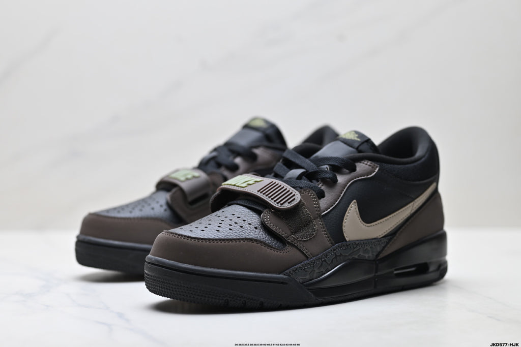 Jordan Legacy 312 Low Triple Black sneakers detail view 4