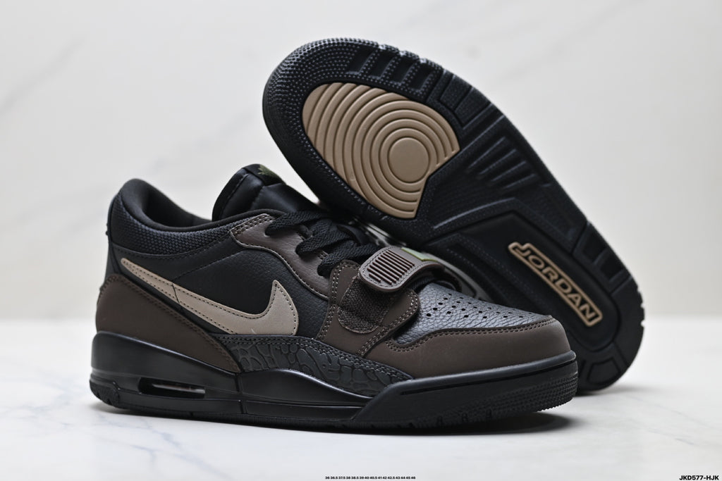 Jordan Legacy 312 Low Triple Black sneakers detail view 5