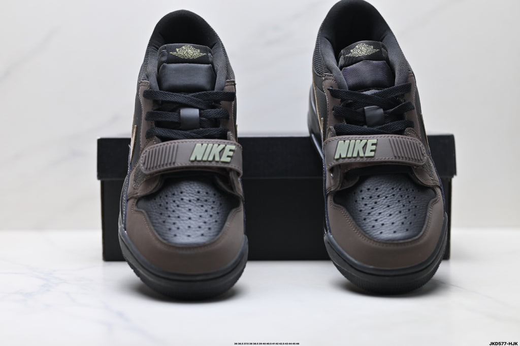 Jordan Legacy 312 Low Triple Black sneakers detail view 7