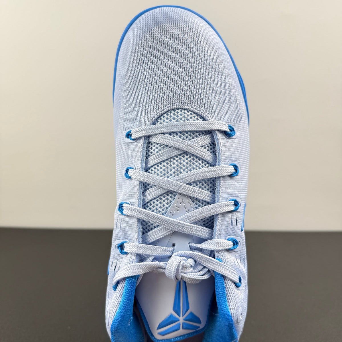 Nike Kobe White Blue Mesh basketball shoes, product detail photo 2