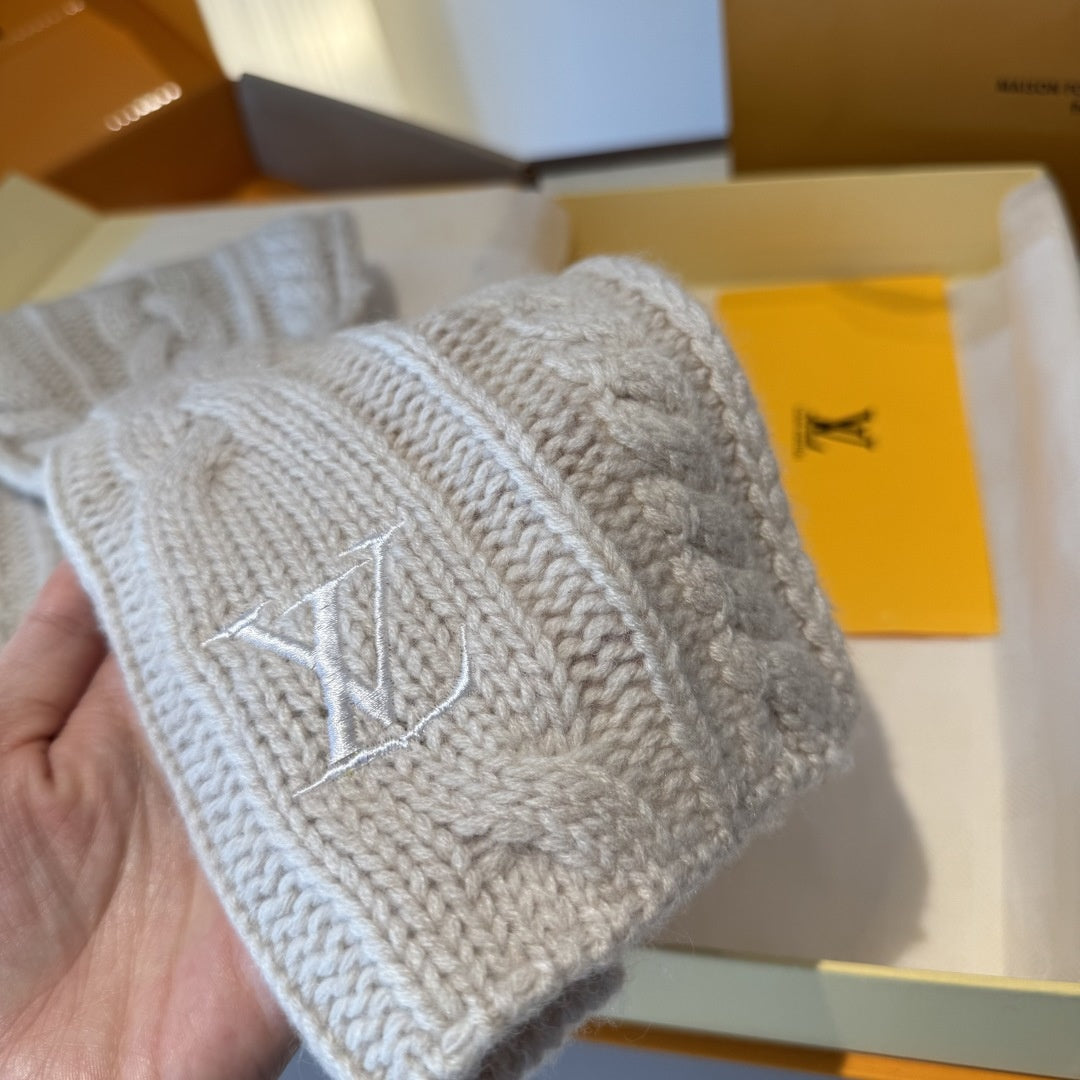 Louis Vuitton Style Cable-Knit Scarf and Beanie Set product detail 8