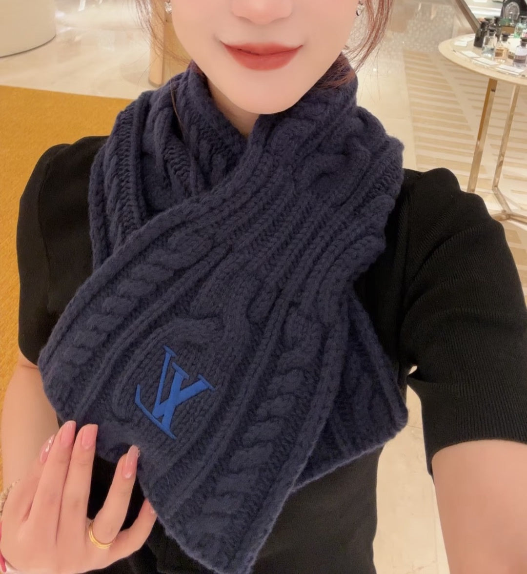 Louis Vuitton Style Cable-Knit Scarf and Beanie Set product detail 9