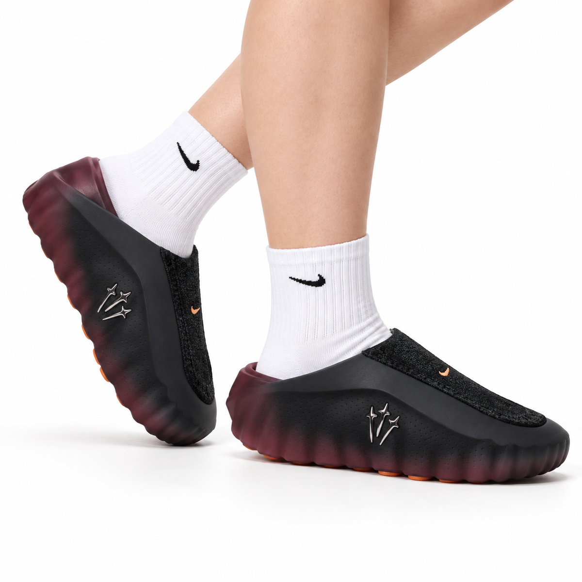 Comfortable and soft closed-toe slippers