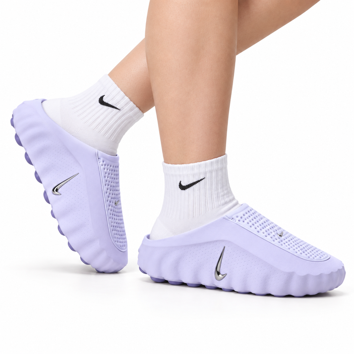 Comfortable and soft closed-toe slippers