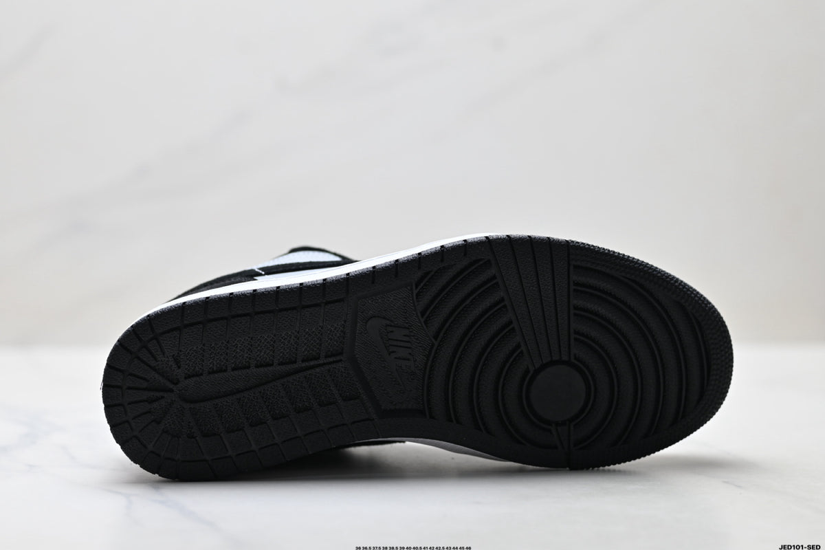 Nike Low-Top Sneakers Black White Unisex Style 32 detail view 9