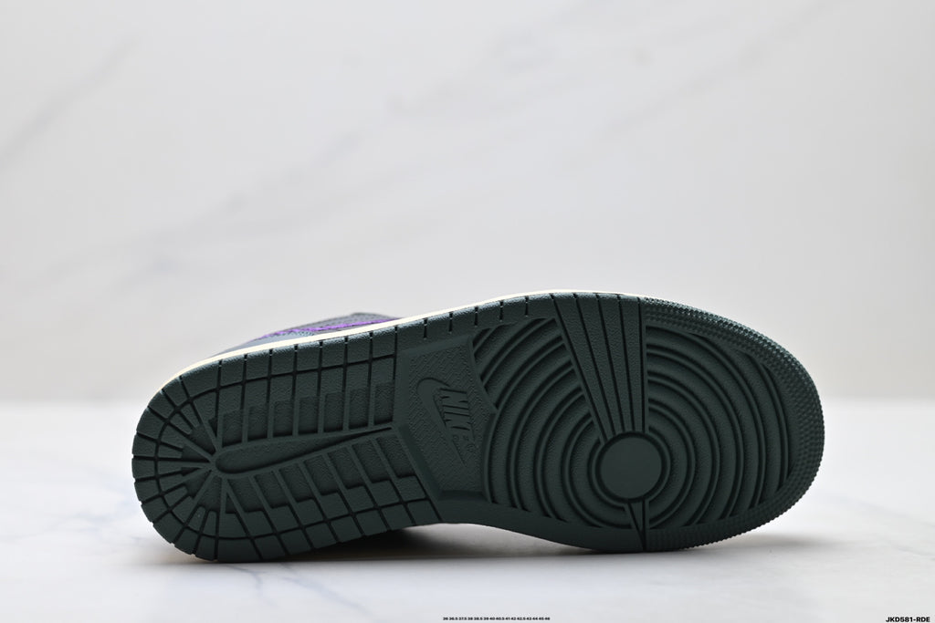 Nike Low-Top Sneakers Black White Purple Unisex Style 49 detail view 9