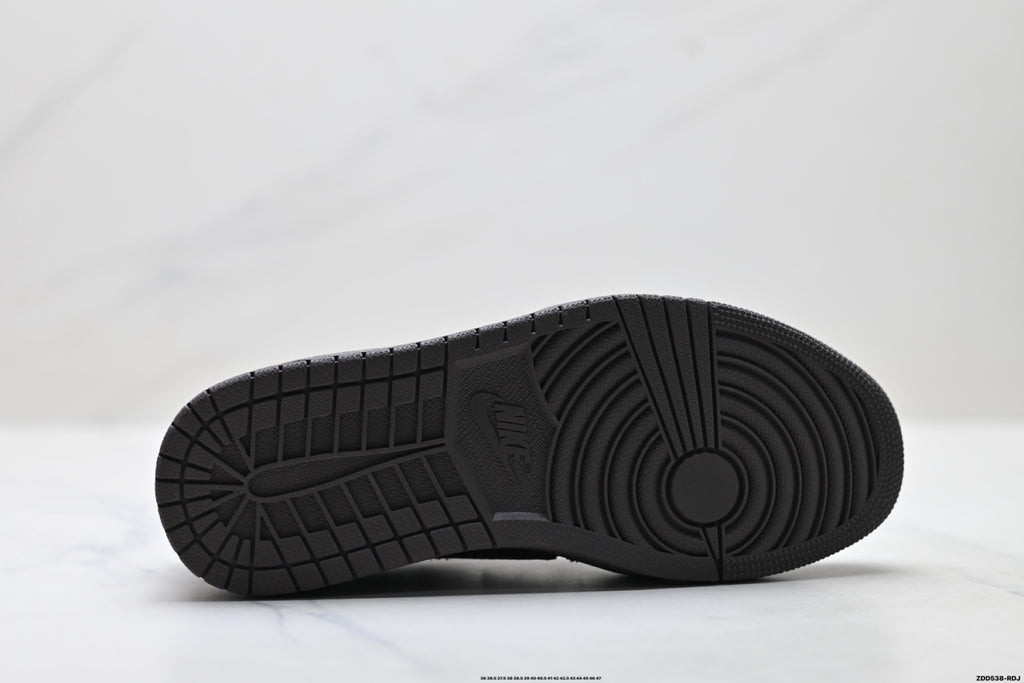 Nike Low-Top Sneakers Triple Black Unisex Style 44 detail view 9
