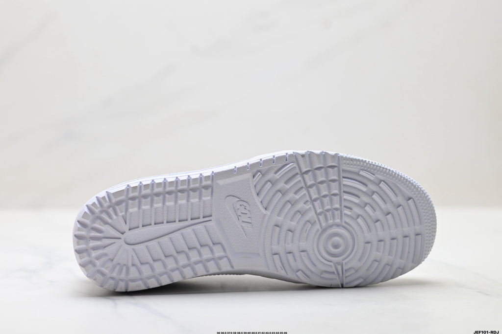 Nike Low-Top Sneakers Triple White Unisex Style 40 detail view 9