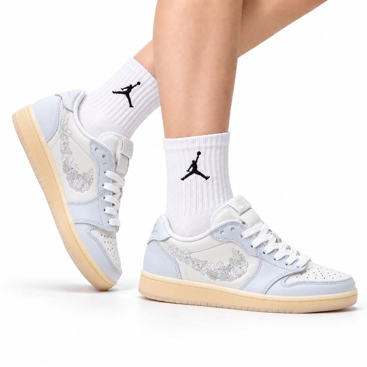 Nike Low-Top Sneakers White Beige Gum Unisex Style 47 white background lifestyle main view