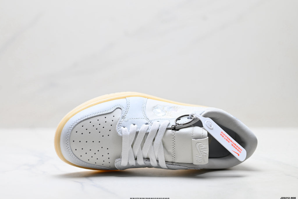 Nike Low-Top Sneakers White Beige Gum Unisex Style 47 detail view 3