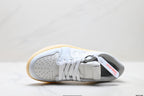 Nike Low-Top Sneakers White Beige Gum Unisex Style 47 detail view 3