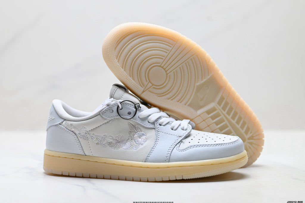 Nike Low-Top Sneakers White Beige Gum Unisex Style 47 detail view 6