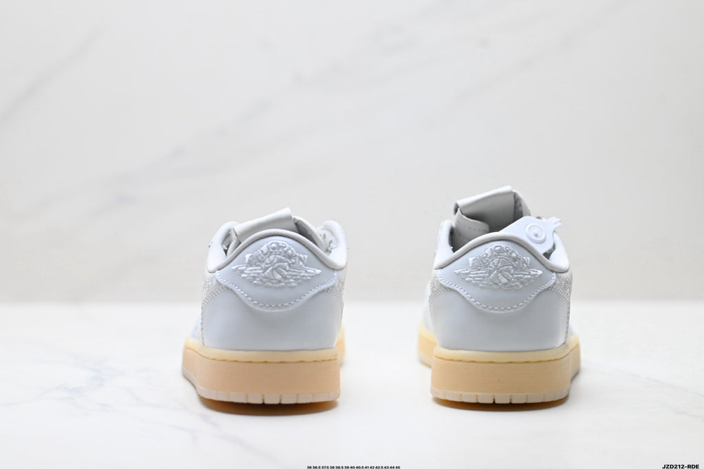 Nike Low-Top Sneakers White Beige Gum Unisex Style 47 detail view 7