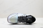 Nike Low-Top Sneakers White Black Graphic Unisex Collaboration Edition Style 54 detail view 3